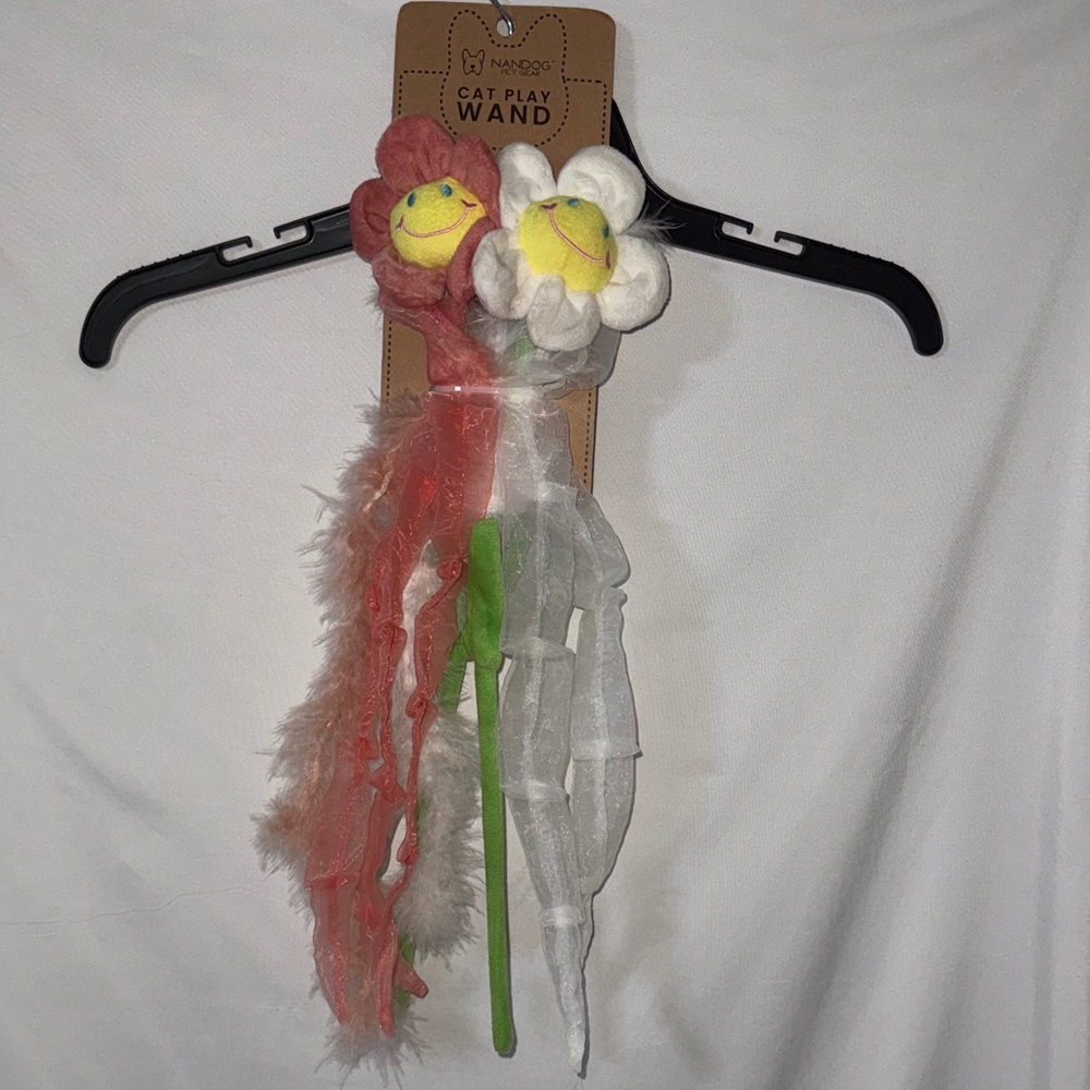 NWT Smiley Flower Cat Play Wand Set Spring